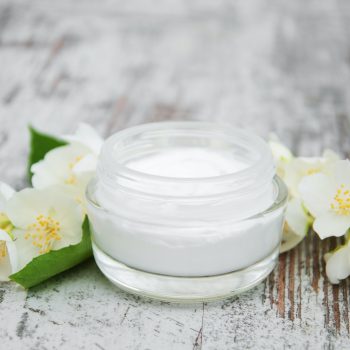 Moisturizing cream with jasmine flowers